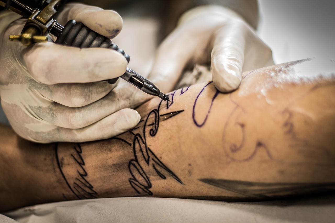 Co powinieneś wiedzieć przed zrobieniem swojego pierwszego tatuażu