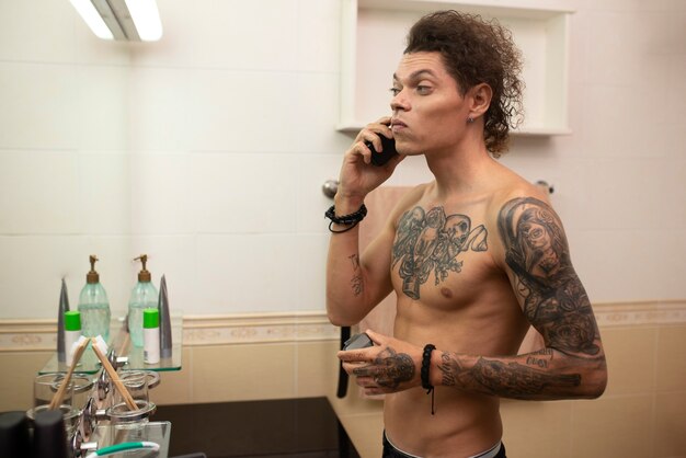 Trendy w tatuażach i piercingu: Jak ozdoby ciała kształtują współczesną estetykę