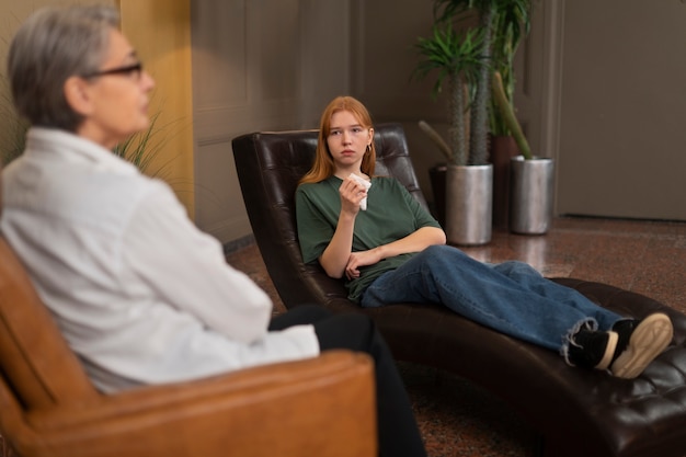 Jak psychoterapia wspiera proces radzenia sobie z trudnościami życiowymi