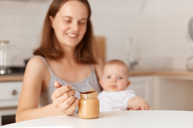 Jak wybrać odpowiednie mleko modyfikowane dla swojego dziecka?